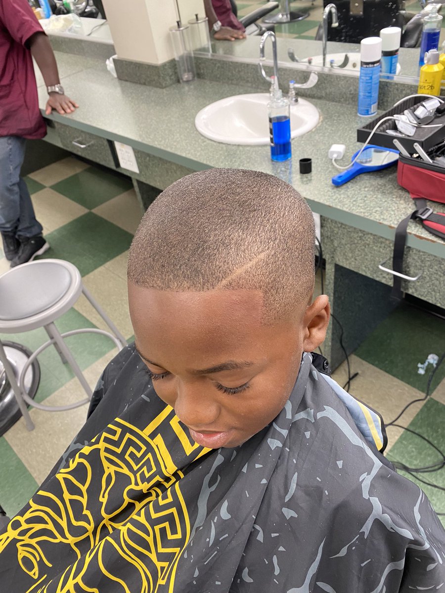 #barber #barbershop #barberlife #barbershopconnect #haircut #fade #hair #barbers #hairstyle #barberlove #wahl #barbering #menshair #beard #andis #barbergang #hairstyles #barberworld #barbersinctv #style #thebarberpost #hairstylist #barbearia #barberia #nastybarbers #fashion