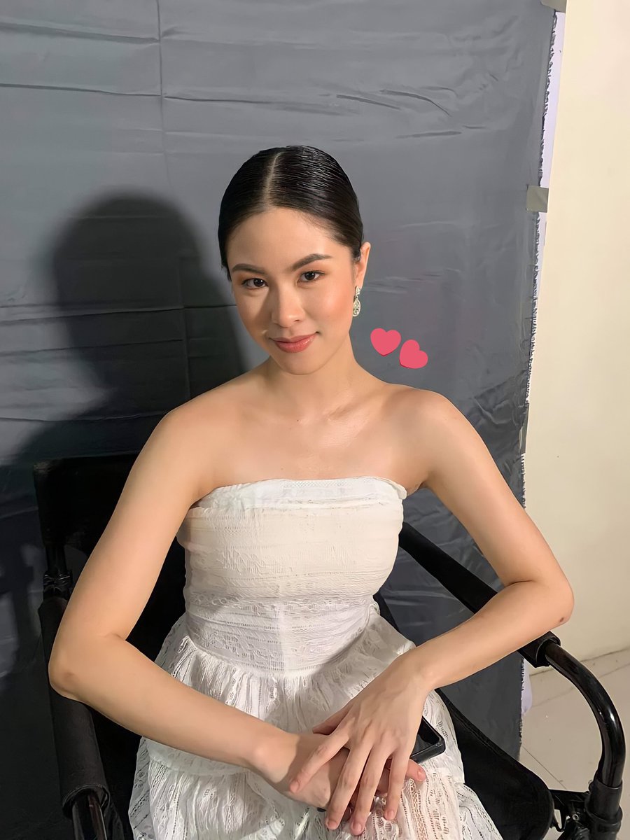 EVERlicious_12's tweet photo. Even its raining hard outside, you just proved how the STAR shine so brightly tonight myLoves! I am not complaining, please KEEP on SLAYING KWEEN! 💋

KIRSTEN DANIELLE DELAVIN
@KissesDelavin 
#KissesDelavin
#Kisses4Universe https://t.co/odXHwn8nz8