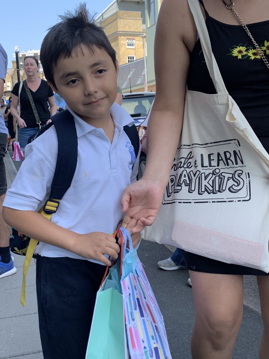 StMarys_SW8's tweet photo. Some very happy recipients of the wonderful art packs created for local children. Thank you @9ElmsArtsRev for all the hard work that goes in to them. Looking forward to seeing all your wonderful art work children! #createandplay https://t.co/IqRoUPT2iq