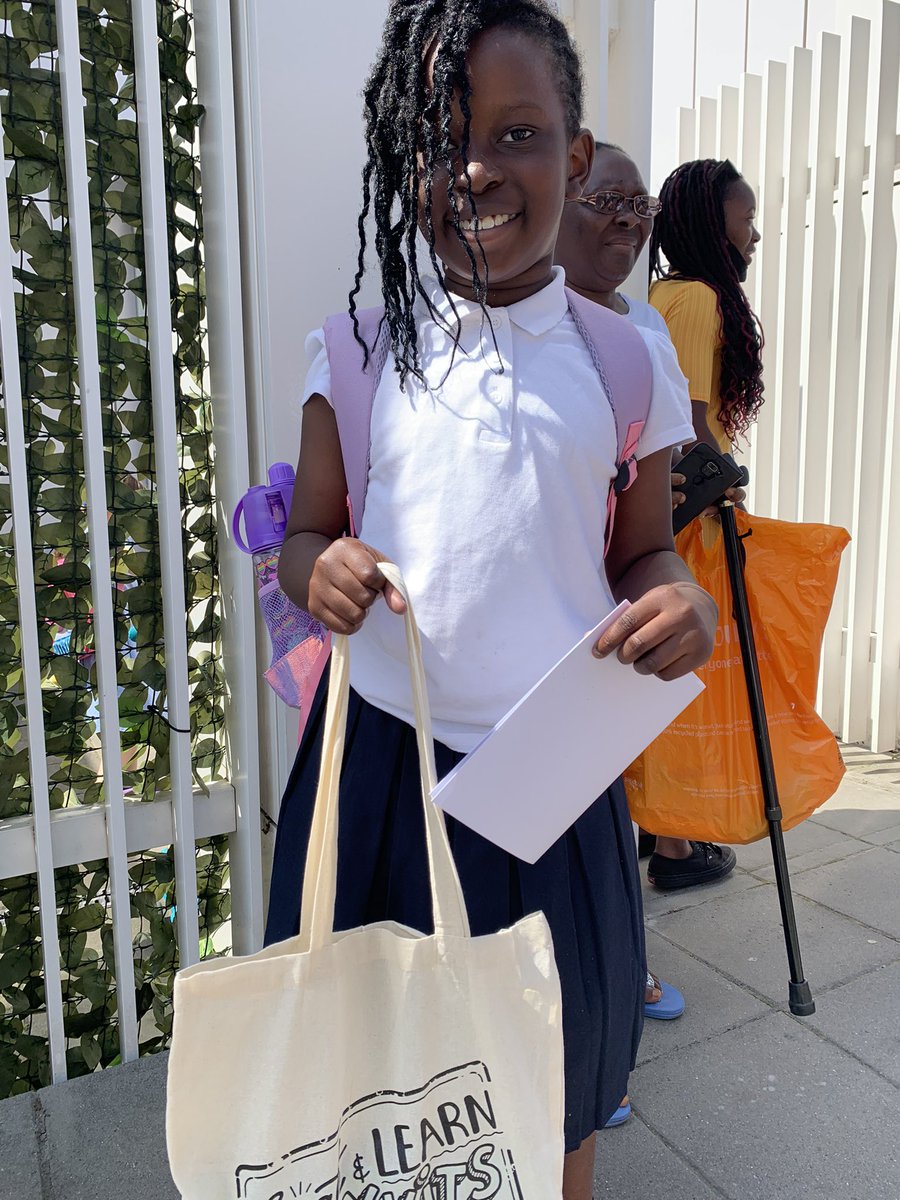 StMarys_SW8's tweet photo. Some very happy recipients of the wonderful art packs created for local children. Thank you @9ElmsArtsRev for all the hard work that goes in to them. Looking forward to seeing all your wonderful art work children! #createandplay https://t.co/IqRoUPT2iq