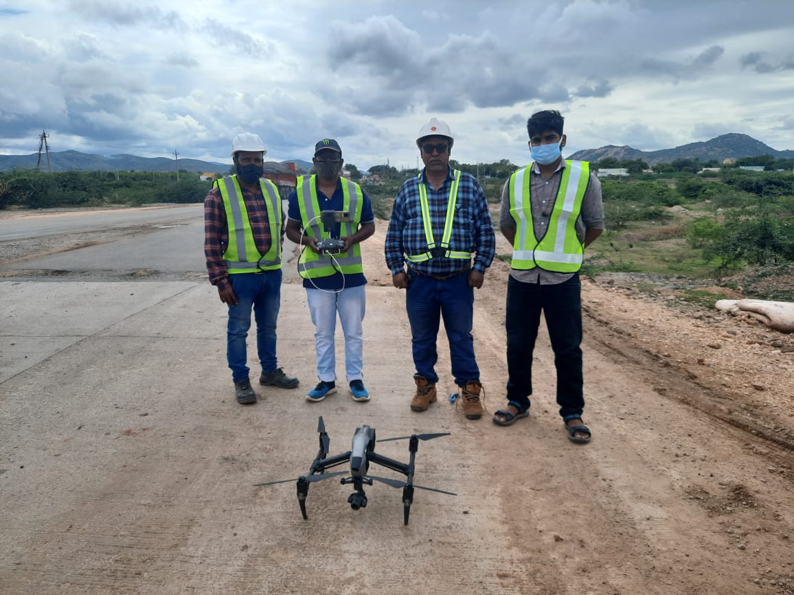 garuda_india's tweet photo. @AgnishwarJ @elonmusk @SMedappa @businessline @makeinindia @kiranshaw @vkhosla @swachhbharat @VincentCoyle1 @HelenClarkNZ @nasscom @anandmahindra @PCMohanMP @SEIA @JM_Scindia At Garuda, we constantly strive to innovate towards a cleaner energy future. #ElonGaruda
Our #SuryaDrones are here as a part of it https://t.co/L3jEKeUoJW