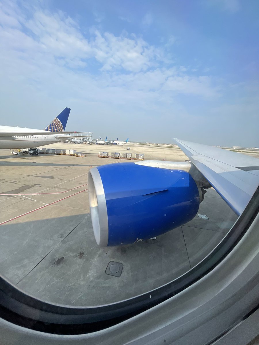 bruddah's tweet photo. Hey @MCO - @united flight 1944 headed your way from @fly2ohare with this Big Bad Boy @BoeingAirplanes 777. https://t.co/RK1umuni9R