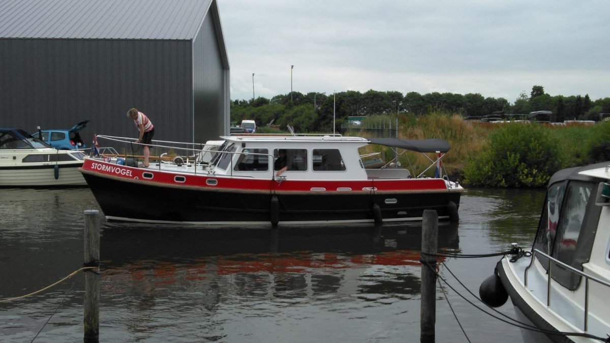 ZwanyVanBrussel's tweet photo. Mooi nieuw zonnescherm op de boot! Vakwerk en geweldige service door #zeilmakerij Yntema @Grou https://t.co/muNU8xGJTF