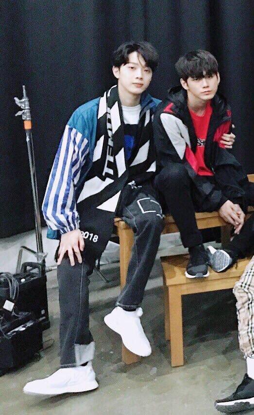 ayzki0's tweet photo. 33. #linong #หลินอง
– แฟนบอยนัมเบ้อวันของพี่อง ไอไลค์ยัวร์ป๊อปปิ้งเวรี่มัชนะซองอูฮยอง! ไม่มีใครมาลบล้าง แฟนบอยคนไหนจาสู้ก็แพ้ไปนะ🌷✨ https://t.co/atsvs5P4z4