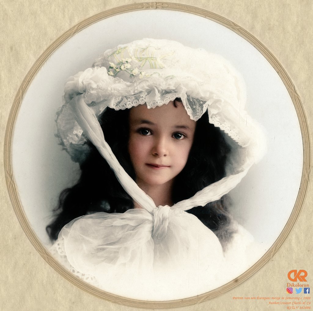 dikolloran's tweet image. Studioportret van meisje Hillen te Semarang, c 1908

Author/ Creator, Charls &amp;amp; Co

KITLV 179241

#colorizing #semarang