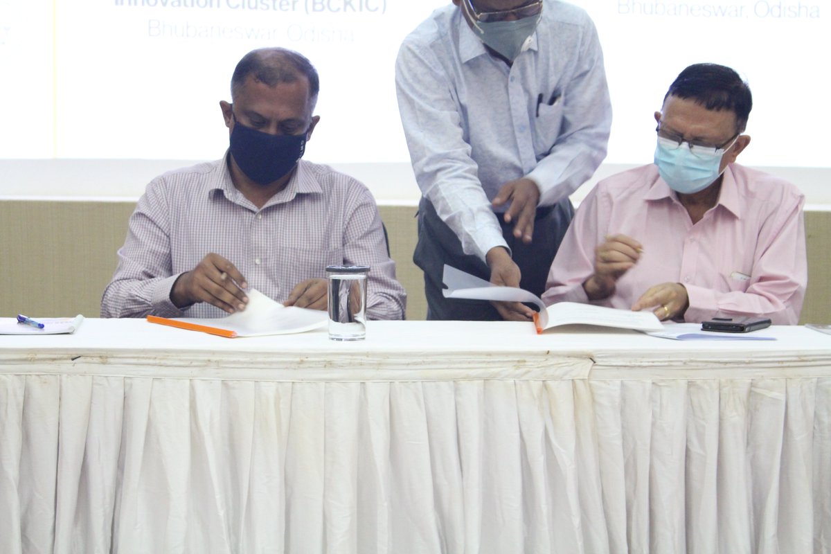 bgubbsr's tweet photo. 𝗕𝗶𝗿𝗹𝗮 𝗚𝗹𝗼𝗯𝗮𝗹 𝗨𝗻𝗶𝘃𝗲𝗿𝘀𝗶𝘁𝘆 𝗮𝗻𝗱 𝗕𝗖𝗞𝗜𝗖 𝘀𝗶𝗴𝗻 𝗠𝗼𝗨 𝗼𝗻 𝗶𝗻𝗻𝗼𝘃𝗮𝘁𝗶𝗼𝗻 𝗮𝗻𝗱 𝗞𝗻𝗼𝘄𝗹𝗲𝗱𝗴𝗲 𝗖𝗿𝗲𝗮𝘁𝗶𝗼𝗻 https://t.co/79rGf0Py4V