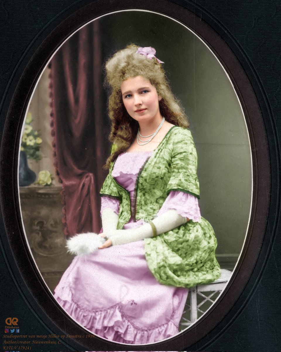 dikolloran's tweet image. Studioportret van meisje Hillen op Soematra, c 1919.

Author/ Creator, Nieuwnhuis, C.

KITLV 179241

#colorizing #riau #sumatra