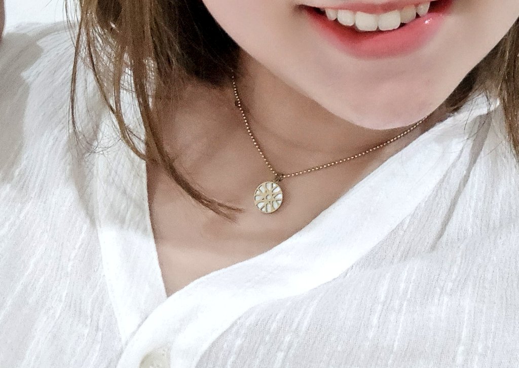 tamtamtami16's tweet photo. Just lovin my cross tour necklace 💙💙💙💙 from @Regina_4444 

#WINNER 
#CrossTour https://t.co/rc8VmWpbEv