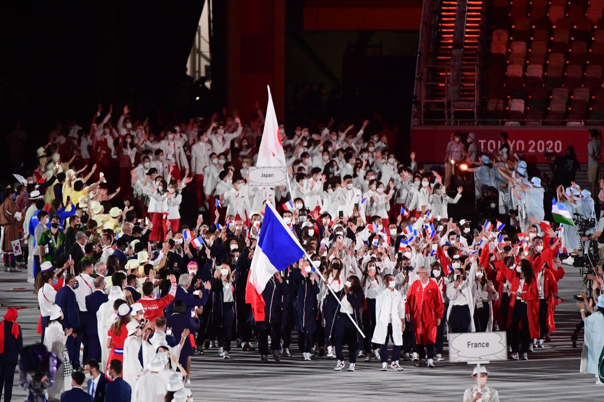 ON Y EST !
Notre Equipe de France défile dans le stade olympique de #Tokyo2020  💙🤍❤️

#UneSeuleEquipe