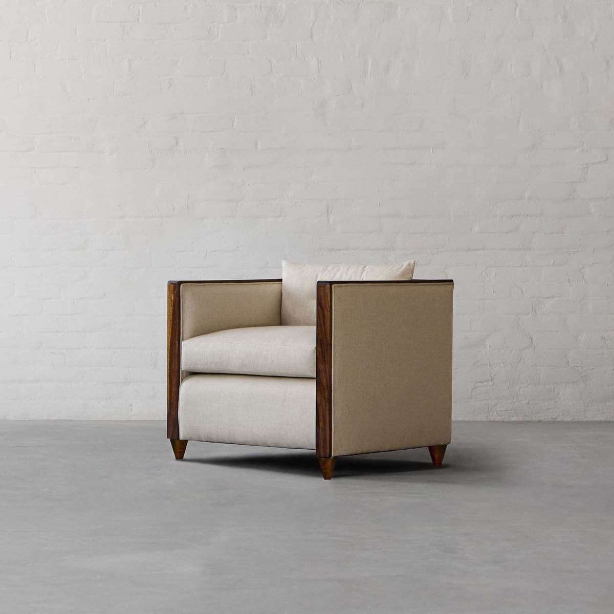 GulmoharLane's tweet photo. Charming designs for a lavish space, our MADRID SOFA COLLECTION is a blend of traditional European inspirations and contemporary artistries.
ORDER NOW https://t.co/papQVGDav7
#fabricsofacollection #interiordesign #sofacollection #tradtionalbasics #gulmoharlane https://t.co/A6oikOu2O4