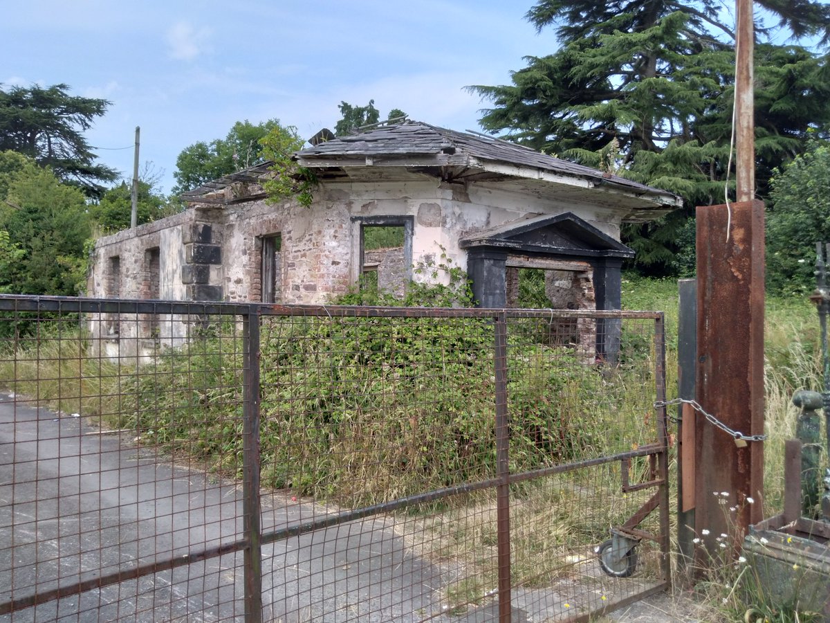 RMcMnow's tweet photo. Former #gatelodge #Portlaw https://t.co/DfYwianCkO