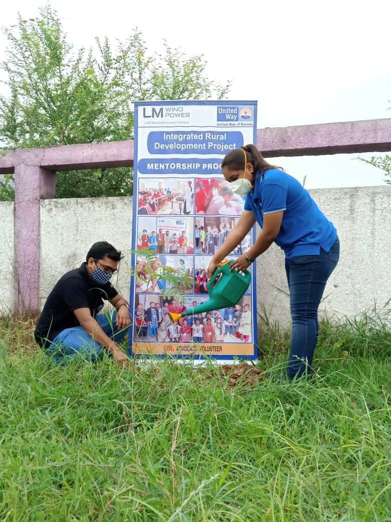 LMWindPower's tweet photo. We are happy to share visuals from a sapling plantation drive that our colleagues in #Vadodara organized in collaboration with United Way. 🌱 ☘️
#LMWindPower #GE #CSR #environmentalsustainability https://t.co/nLctoTwrBH