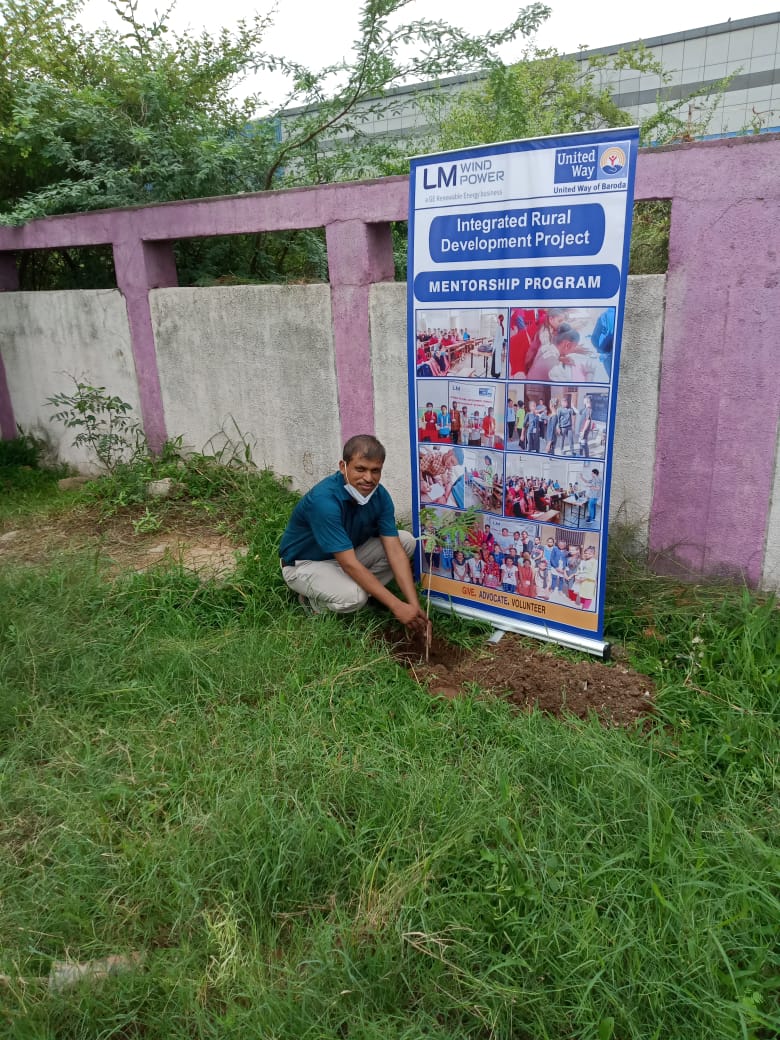 LMWindPower's tweet photo. We are happy to share visuals from a sapling plantation drive that our colleagues in #Vadodara organized in collaboration with United Way. 🌱 ☘️
#LMWindPower #GE #CSR #environmentalsustainability https://t.co/nLctoTwrBH