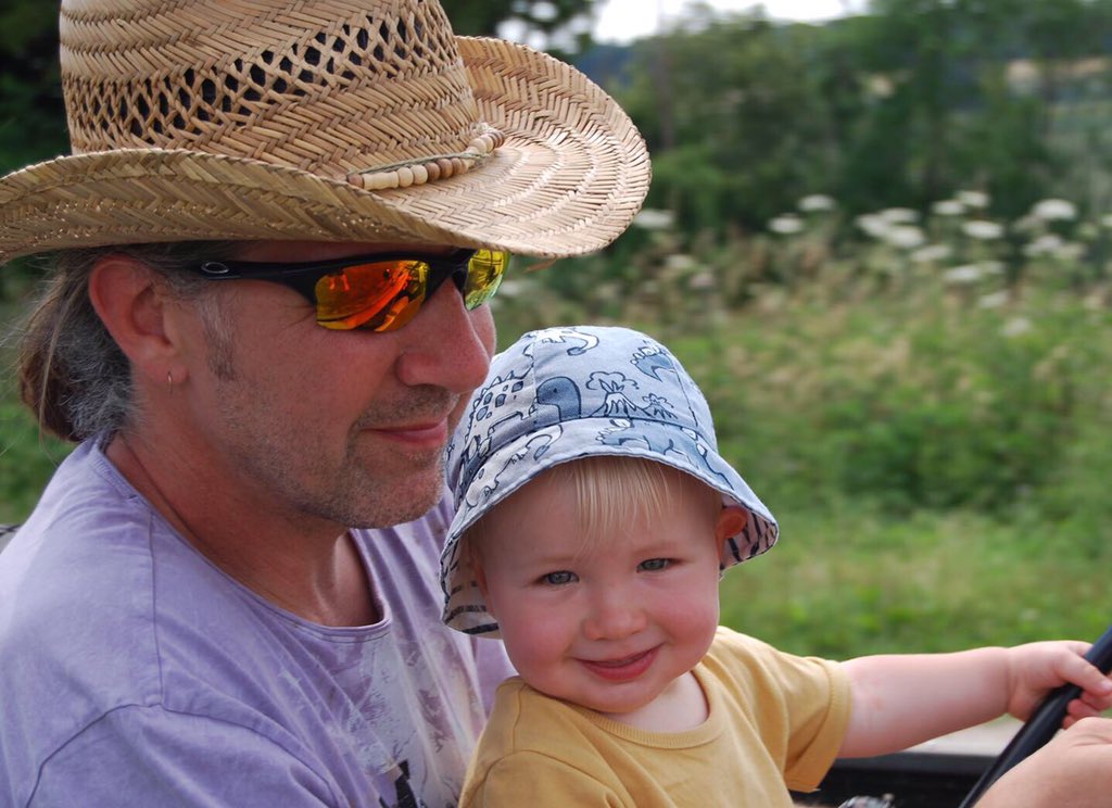 retro4wd's tweet photo. Our 1 year old loves being in our #series1 #landrover https://t.co/wCnOZv2sOT