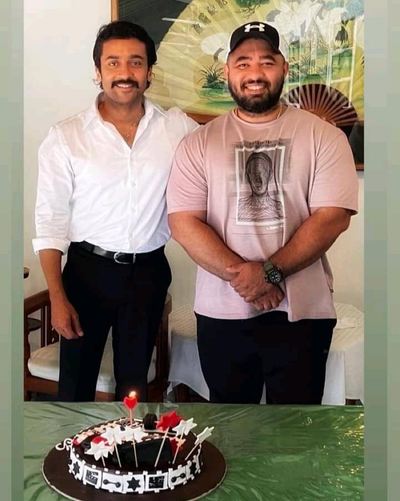 SingamKL53's tweet photo. •Exclusive picture Smart @suriya_offl 😉look❤️

#EtharkkumThunindhavan #JaiBhim #VaadiVaasal
 #HappyBirthdaySuriya https://t.co/cl8a1DyTKQ