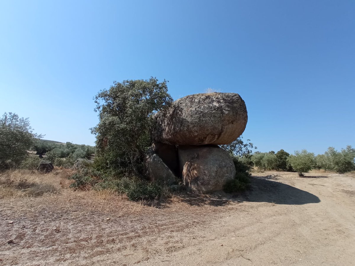 #Megalitismo en tierras del Pusa. #dolmendelacobertera próximo a las localidades de #losnavalmorales y #villarejodemontalbán. #dolmen #lucillos #prehistoria