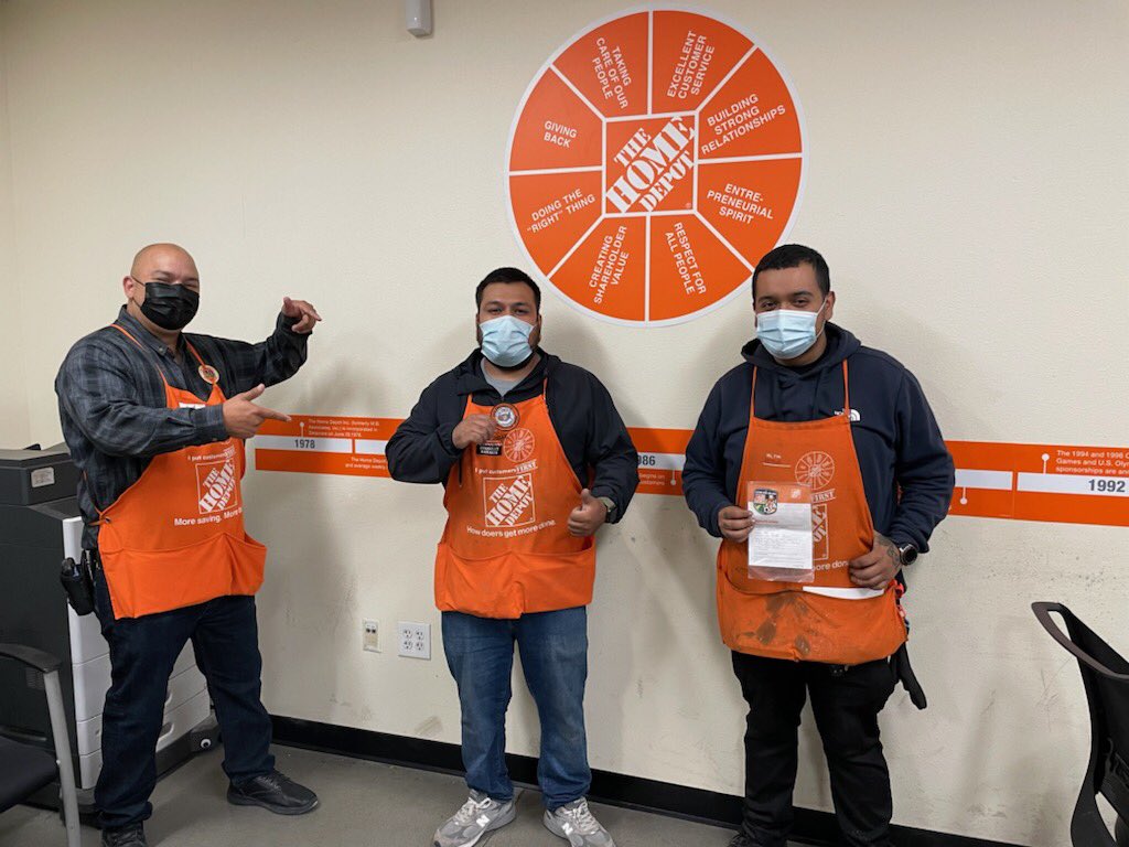 Recognition for our amazing freight leaders!! Night ops Chris with an RVP patch and a homer for DS Jesus!! So proud of what you guys do everyday!  Keep kicking ass! #pacnorthproud @steveknott020