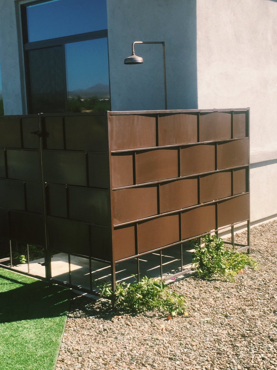 mayanfencing's tweet image. Metal screen trellis used to make an outdoor pool shower perfect to use after a quick dip in the pool🏊🚿🌞 #metaltrellis #customironwork