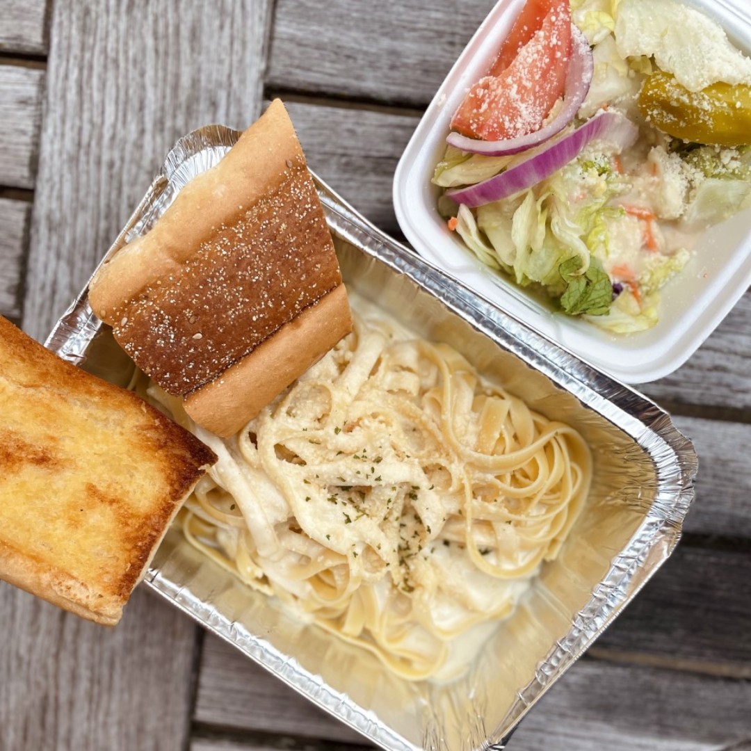 WUSTLdining's tweet photo. Shout out to @frankandhelens for participating in our Bite of St. Louis program, and for making some fantastic fettucine, garlic bread, and salad! They all perfectly complement each other.
#wustl #stlfood #stleats https://t.co/xGiBJ9BE5a