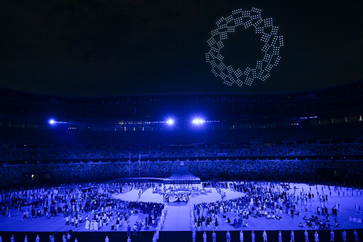 tjcope's tweet photo. 🤖 Los drones se convierten en los protagonistas de la Ceremonia Inaugural de los @juegosolimpicos 

➡️ 1.824 drones han comenzado a formar imágenes en el cielo 

#LosJuegosEnCOPE #Tokyo2020 https://t.co/R7oA4xEFTq