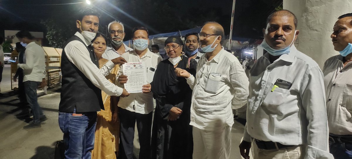 <a href="/VinodSevanLal/">Vinod Sevan Lal Chandraakar</a> संसदीय सचिव छ.ग. शासन एवं संरक्षक स्वास्थ्य संयोजक कर्मचारी संघ छत्तीसगढ़ के तत्वधान में प्रांतीय निकाय ने मुख्यमंत्री <a href="/bhupeshbaghel/">Bhupesh Baghel</a> जी से भेंट कर घोषणा पत्र में रखी गई माँगों को जल्द पूर्ण करने हेतु आग्रह पूर्वक ज्ञापन सौंपा साथ ही चंद्राकर जी को भी ज्ञापन सौंपा