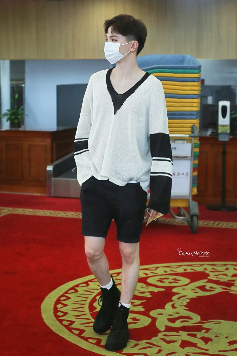 krystianwangbr's tweet photo. 📷 (23.07) | Fotos de Krystian Wang tiradas por fã hoje no aeroporto. [3/3]

© ExpiryNoDate_王南钧 

#KrystianWang #WangNanjun #王南钧 https://t.co/gFY6W3aNj0