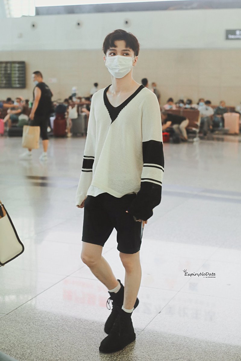 krystianwangbr's tweet photo. 📷 (23.07) | Fotos de Krystian Wang tiradas por fã hoje no aeroporto. [3/3]

© ExpiryNoDate_王南钧 

#KrystianWang #WangNanjun #王南钧 https://t.co/gFY6W3aNj0