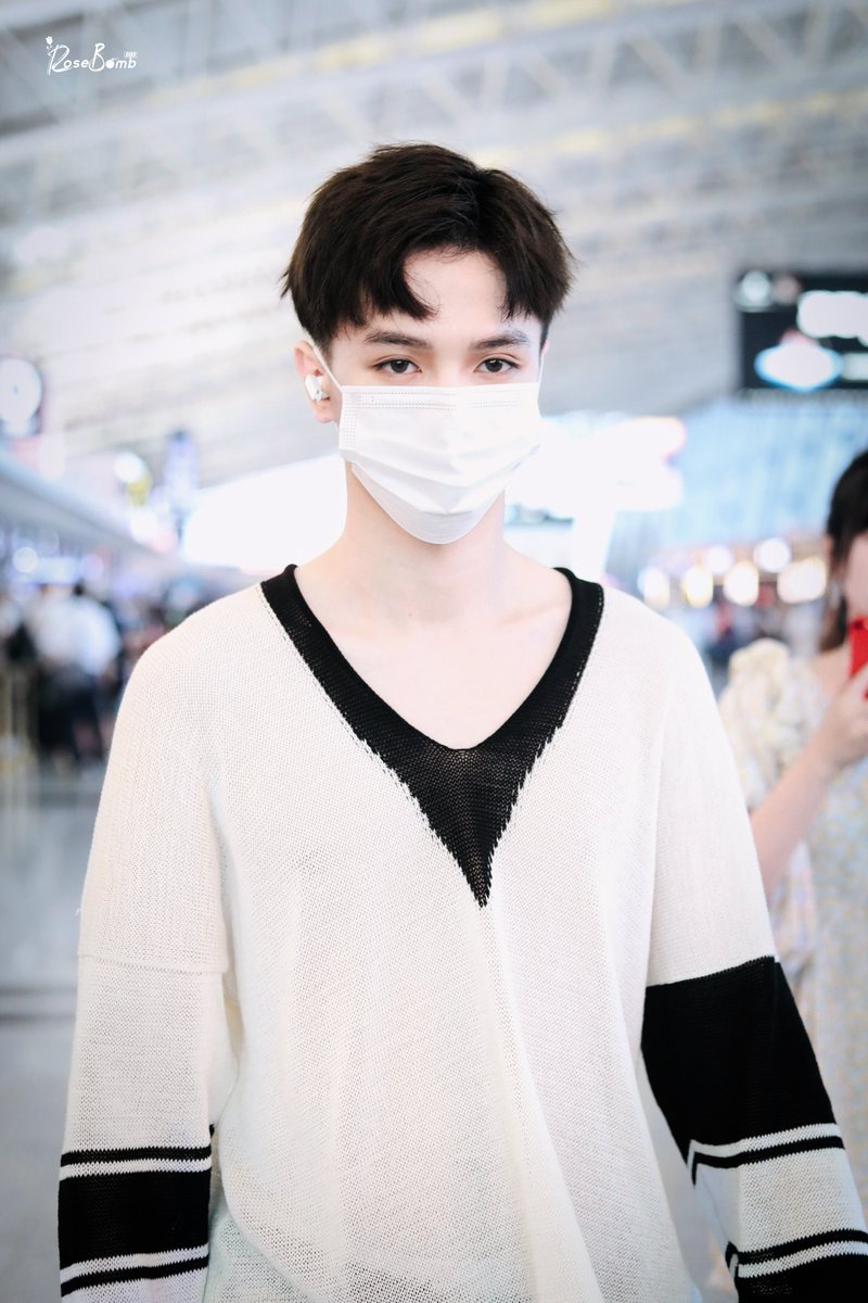 krystianwangbr's tweet photo. 📷 (23.07) | Fotos de Krystian Wang tiradas por fã hoje no aeroporto. [2/2]

© RoseBomb·0122 

#KrystianWang #WangNanjun #王南钧 https://t.co/fhp5uaoMEh
