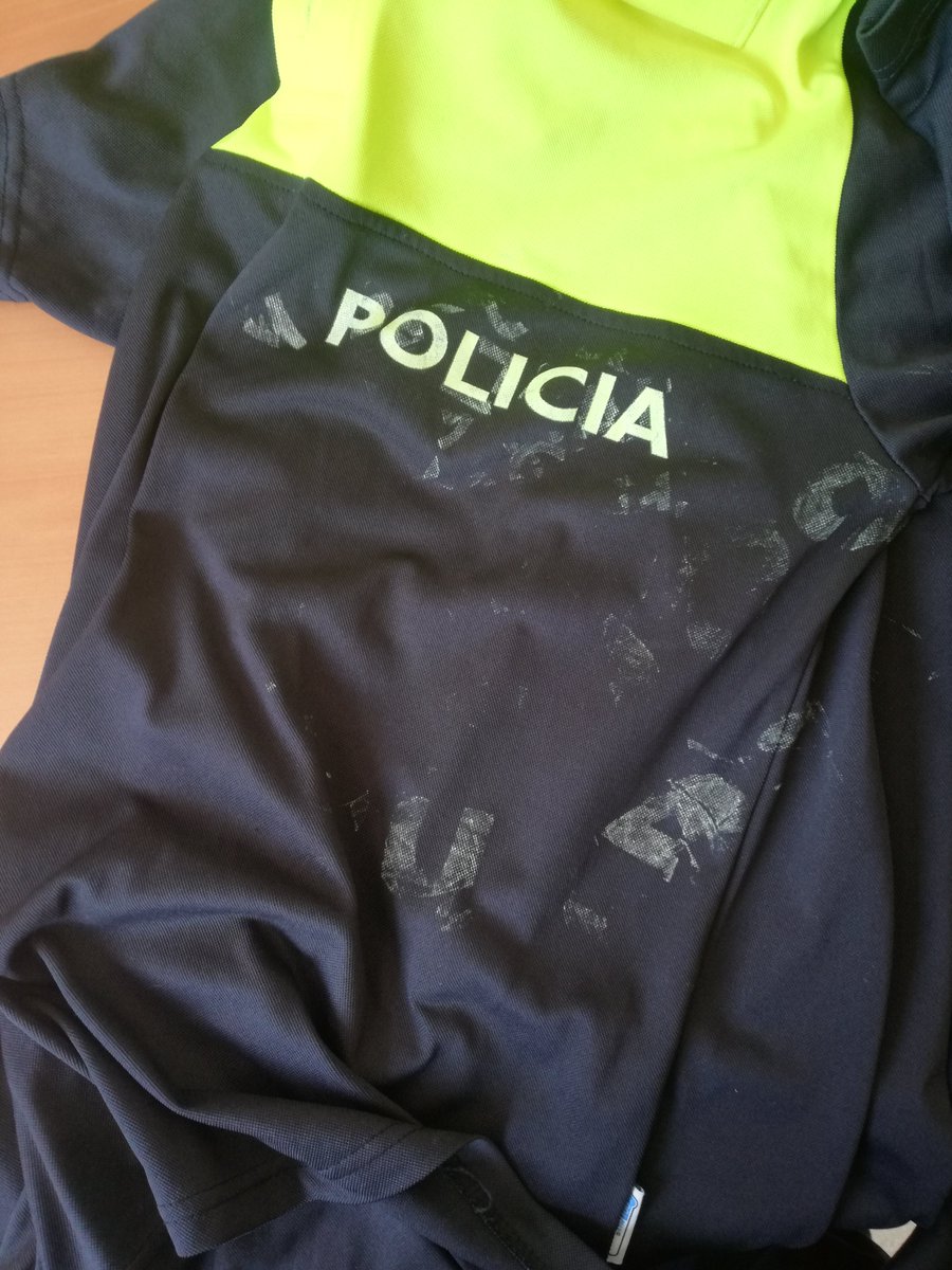 Cppm Pozuelo de Alarcón (@cppmde) on Twitter photo Esta sigue siendo la imagen de la #policia que el <a href="/ayto_pozuelo/">Ayto Pozuelo de Alarcón</a> ofrece a sus ciudadanos. Juzguen ustedes mismos. Polos nuevos con un solo lavado. <a href="/IdiazAyuso/">Isabel Díaz Ayuso</a> <a href="/Enrique_L_Lopez/">Enrique López</a> <a href="/pablogilalonso/">Pablo Gil</a> <a href="/spquislant/">Susana P. Quislant</a> Esta sigue siendo la imagen de la #policia que el <a href="/ayto_pozuelo/">Ayto Pozuelo de Alarcón</a> ofrece a sus ciudadanos. Juzguen ustedes mismos. Polos nuevos con un solo lavado. <a href="/IdiazAyuso/">Isabel Díaz Ayuso</a> <a href="/Enrique_L_Lopez/">Enrique López</a> <a href="/pablogilalonso/">Pablo Gil</a> <a href="/spquislant/">Susana P. Quislant</a>