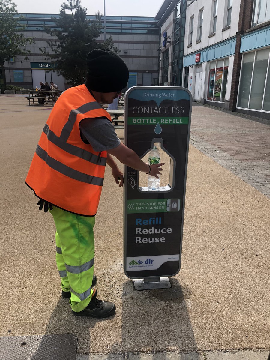 robertburns73's tweet image. New contactless drinking water dispenser installed on Myrtle Square in Dún Laoghaire.

Helping to keep shoppers, visitors &amp;amp; our hardworking contractor staff cool, in an environmentally sustainable way.

#dlrSummerStreets
#dlrcc
#Sustainability