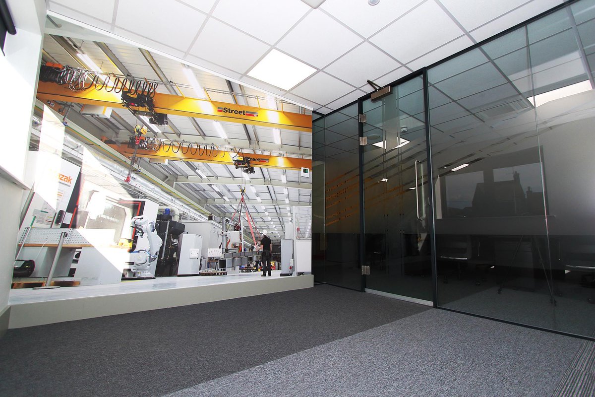 Street Crane tweet media