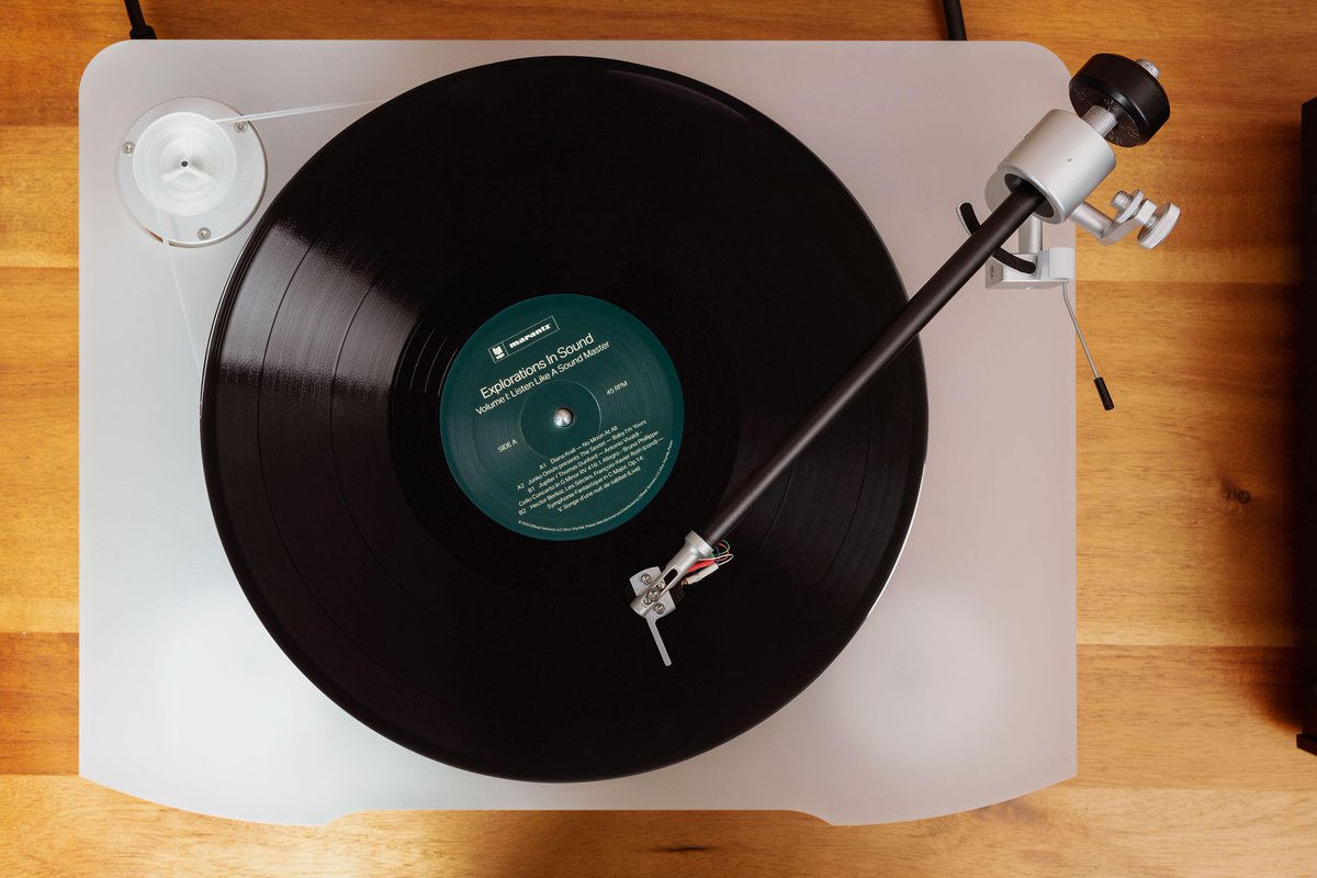 When the needle meets the groove on the TT-15S1 belt-drive turntable, you’ll encounter a transformative experience — no matter what you’re listening to. Discover more: marantz.com/en-gb/product/…
