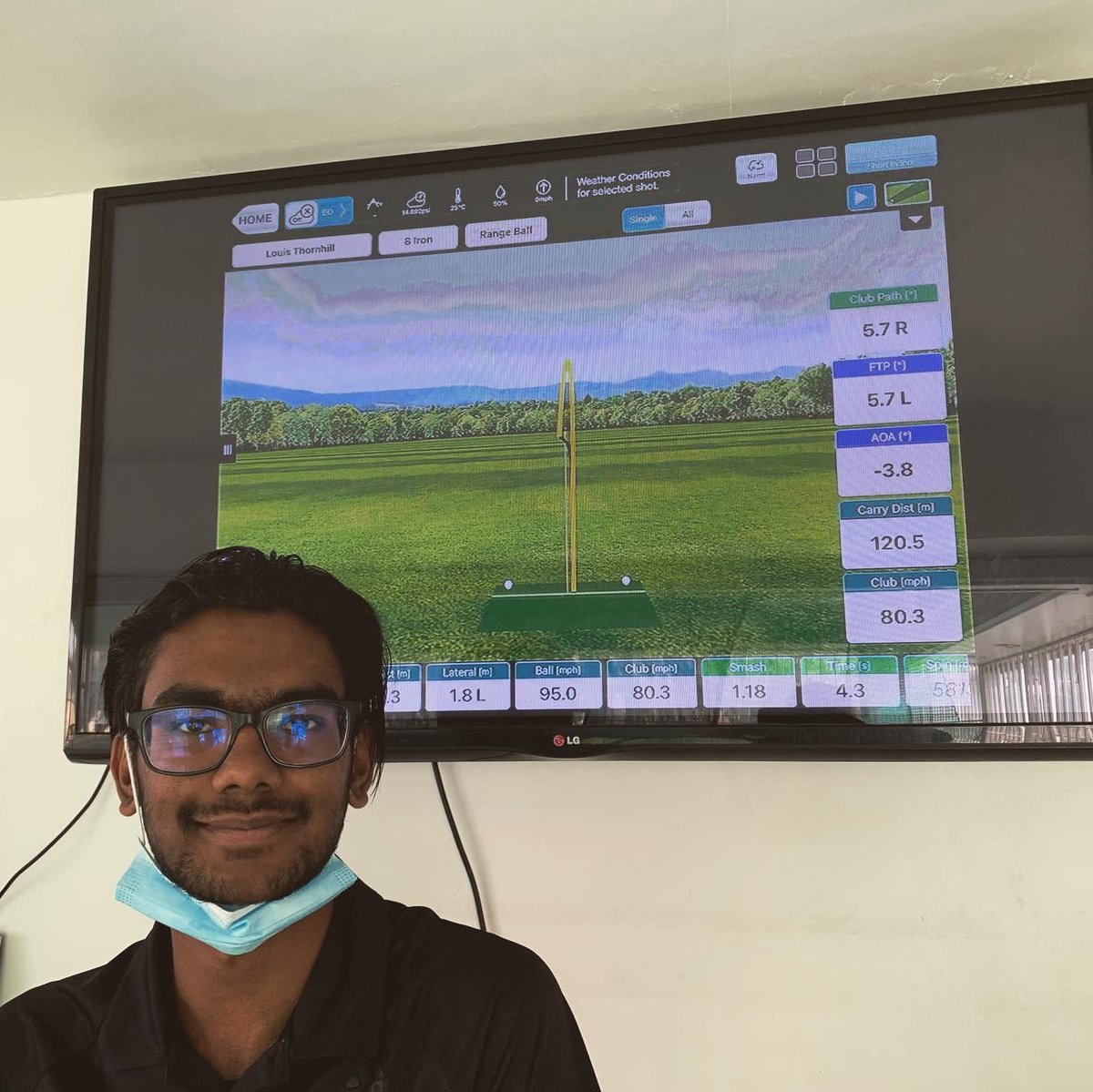 eogagolfacademy's tweet photo. Cameron is working hard on perfecting his swing with coach Louis in our indoor studio at Killarney Golf. 
Don’t let the cold keep you away!
Book a lesson with our professionals!
#golfcoach #golfstudio #indoorgolf #swinganalysis #killarneygolfclub #happyclient #golfacademy https://t.co/ZIGnVERnWv