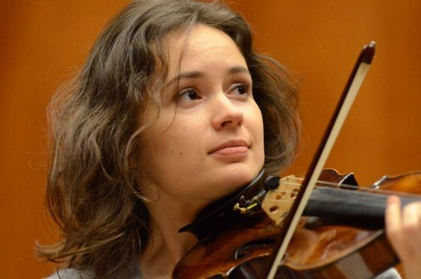 106hjut's tweet photo. Este sábado 24 de julio a las 7 p.m. en “Vox Feminae”, tendremos el primero de cuatro programas ,dedicados a la violinista moldava Patricia Kopatchinskaja. En esta  emoción interpretará obras de la compositora rusa Galina Ustvólskaya (1919-2006). 
https://t.co/os2OkjQHpO https://t.co/1qgznKycr5