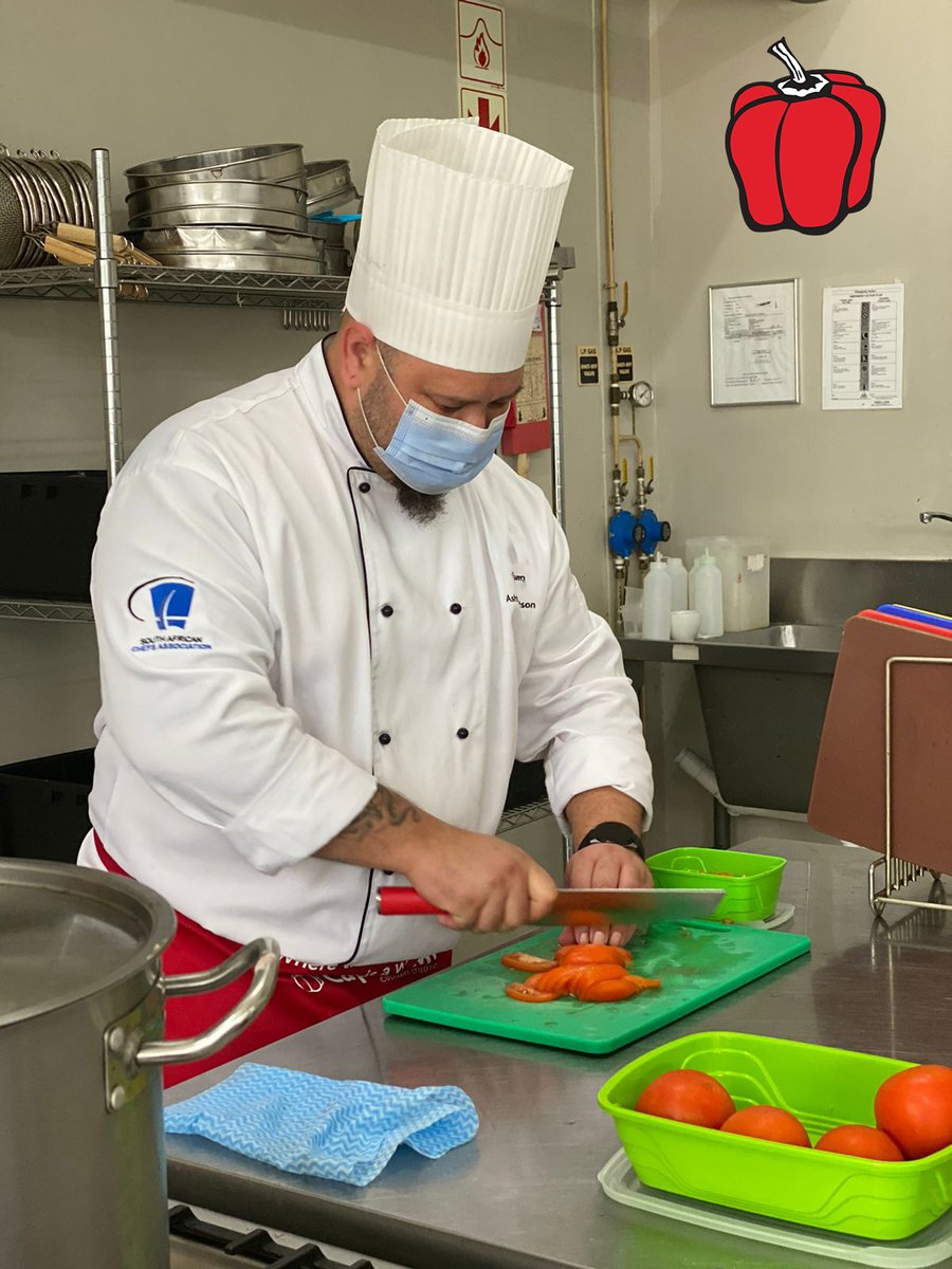 capsicumcooking's tweet photo. Our Cape Town campus #volunteering their time and talent to help achieve the #67000litres of soup challenge for #MandelaDay in partnership with #ChefswithCompassion. Awesome work!! Well done!
#capsicumcooking #capsicumchef #cheflife #foodie #OtimaPlastics #CWC #67000liters https://t.co/TGPOt96v70