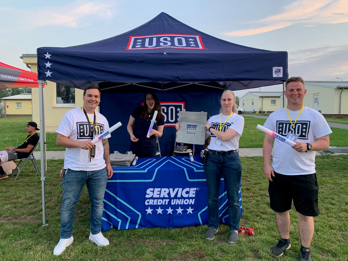 Servicecu's tweet photo. We had a blast sponsoring and participating in the 5th Annual @the_USO 5K #GlowRun. Over 100 service members and their families took to the night in style, sporting painted faces, glow sticks and LED glow batons. #DefenseCU #CUDifference #KnowYourMil https://t.co/QQYc6klYdg