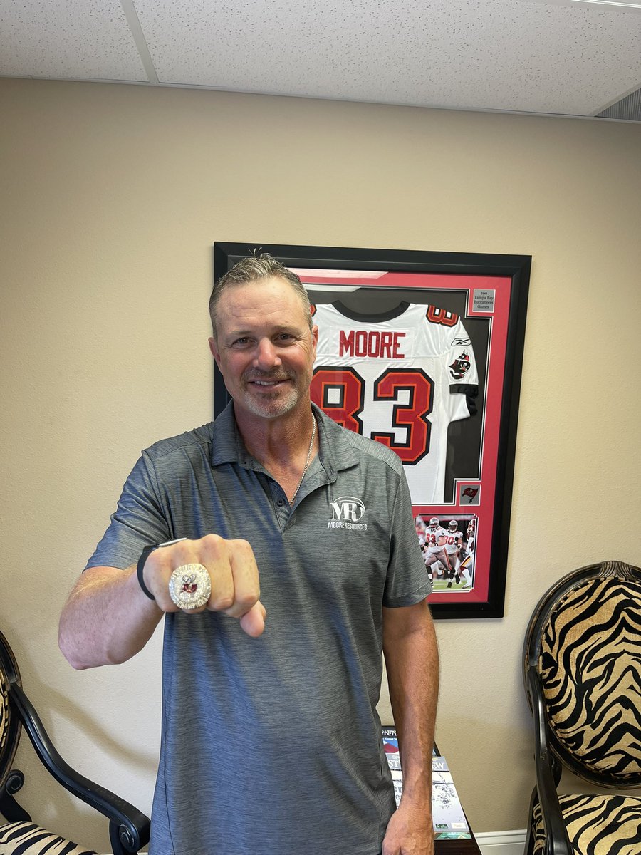 DaveMoore_83's tweet image. Super Bowl Champions! Thank you @Buccaneers for an unforgettable experience last night! #Superbowlchamps #superbowlrings