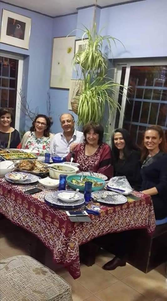 بدلا من التهكم والرفض الواسع، يجب علينا إيجاد طريقة مثلى لزرع الخرفان والدجاج وقطفهم في عيد الاضحى للحفاظ على البيئة.
والالتزام بالعقد البيئي 
#اقاله_وفاء_الخضرا