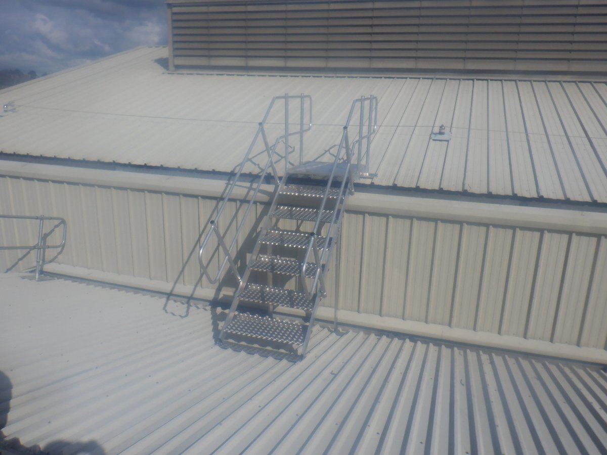 PracticalRoofCo's tweet image. More photos of our completed roof level H&amp;amp;S project in Leominster, bespoke steps and details. #roofing #construction #healthandsafety