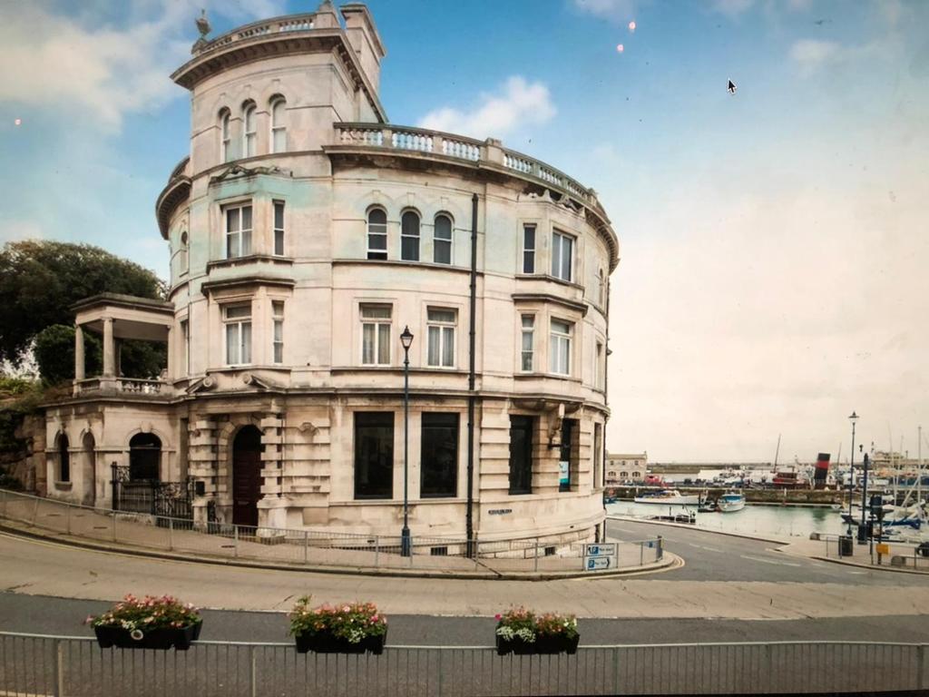 Royal Harbour Hotel tweet media