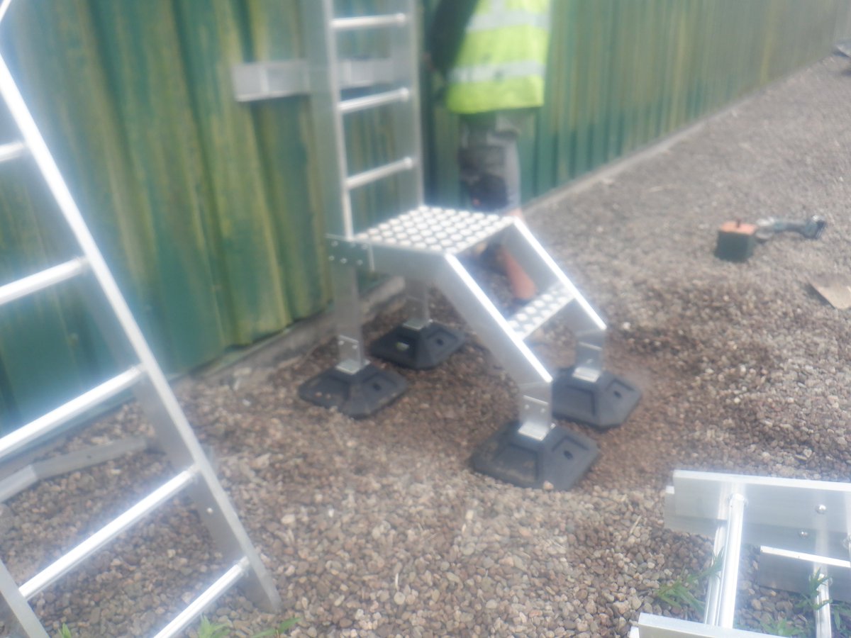 PracticalRoofCo's tweet image. More photos of our completed roof level H&amp;amp;S project in Leominster, bespoke steps and details. #roofing #construction #healthandsafety