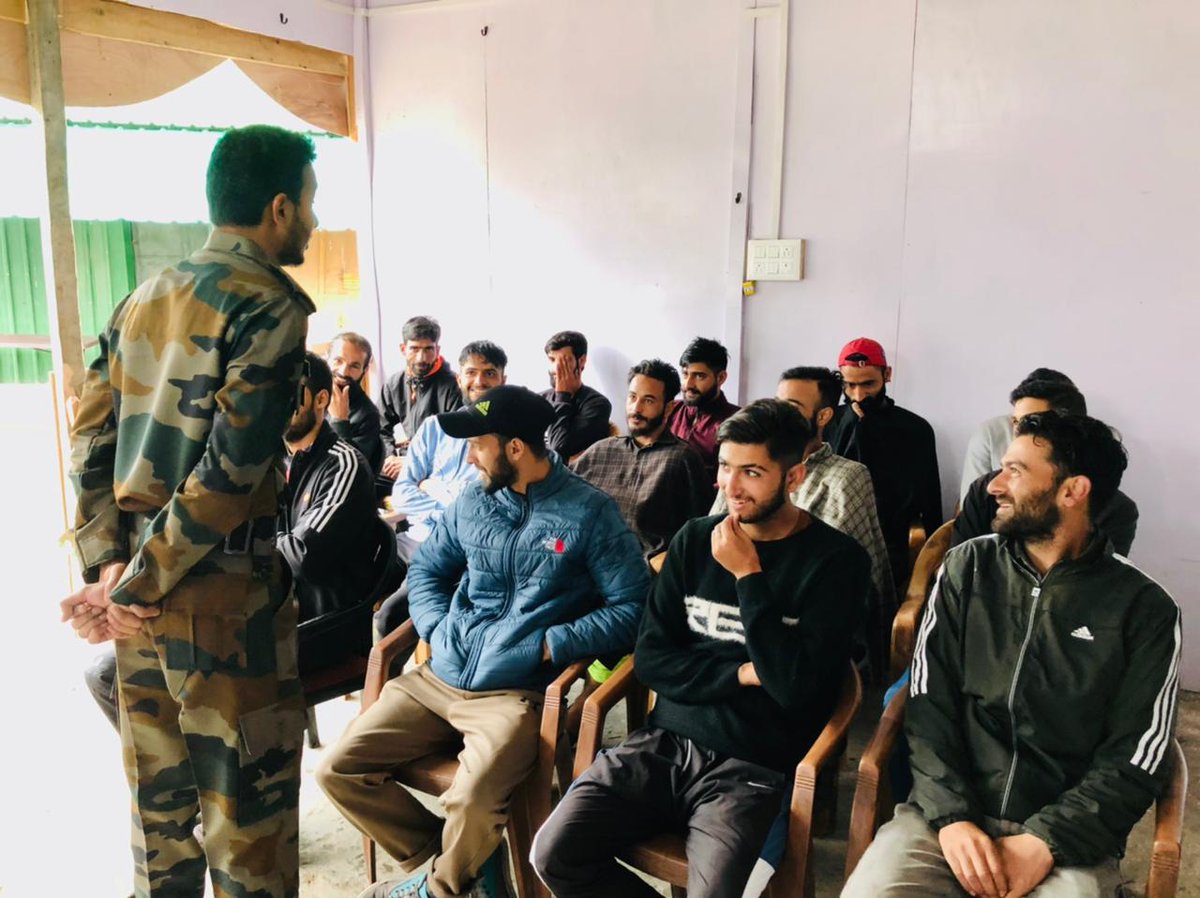 JannateKashmir8's tweet photo. *UPDATE ON IW/PM ACTIVITIES*

#ACTIVITY : CAREER COUNSELLING FOR YOUTH
#LOC : LARNOO COB
#Channelisation of youth energy in positive direction 
#Khamir. https://t.co/YShG7a6FbK