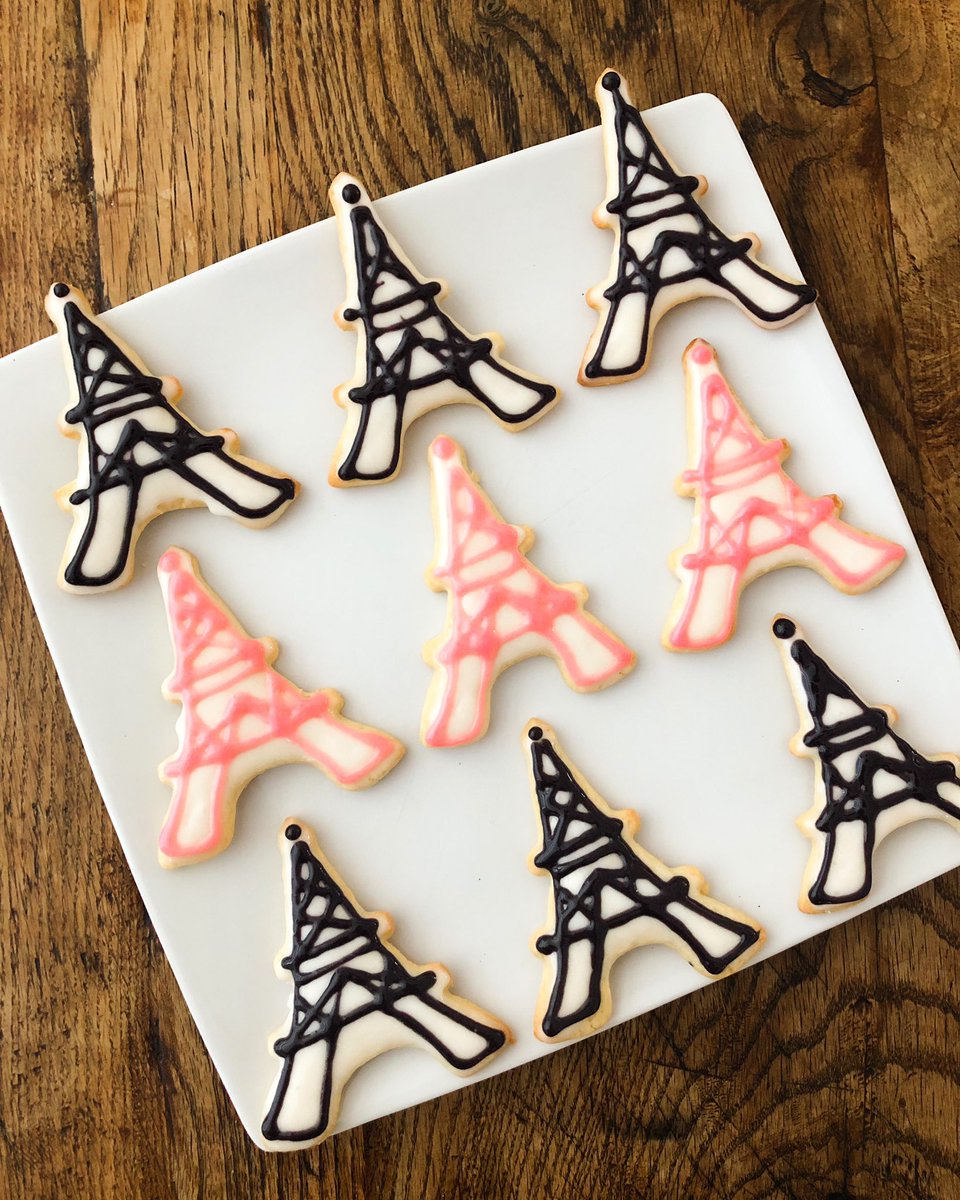 ParisLovePastry's tweet photo. Eiffel tower cookies to celebrate my new blog make-over! 🗼🇫🇷 Check it out here: https://t.co/FN68zBZa5O https://t.co/SGbvj22JdL
