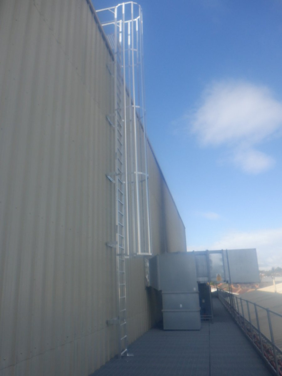 PracticalRoofCo's tweet image. More photos of our completed roof level H&amp;amp;S project in Leominster, bespoke steps and details. #roofing #construction #healthandsafety