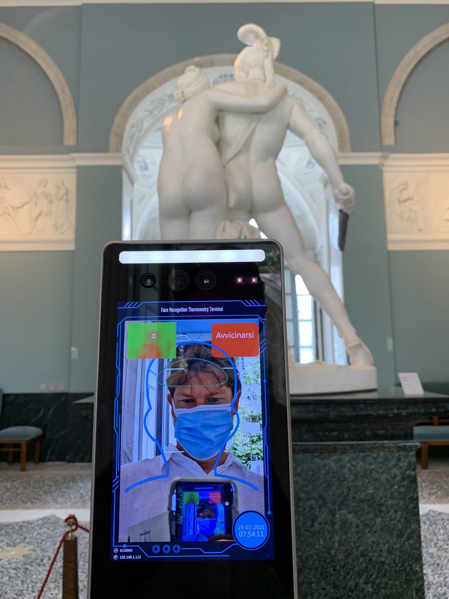 Febrilsk. Vil man se Bertel Thorvaldsens frise der viser Alexander den Store og babylonerne kræves automatisk temperaturtjek v indgangen. #VillaCarlotta #Comolake