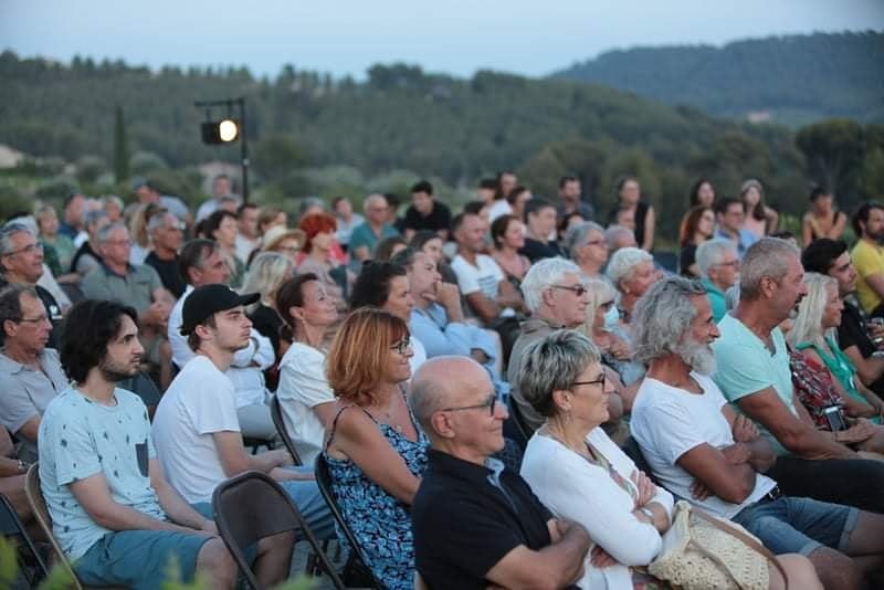 AllumeursDeRev's tweet photo. #theatre dans les #vignes mardi dernier au Domaine des Trois Filles. Jouons, rions, rêvons tant qu'on peut ! Vive l' #artvivant !
#spectacle #spectaclevivant #culture https://t.co/RZO2QfQYC5