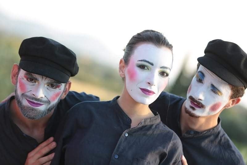 AllumeursDeRev's tweet photo. #theatre dans les #vignes mardi dernier au Domaine des Trois Filles. Jouons, rions, rêvons tant qu'on peut ! Vive l' #artvivant !
#spectacle #spectaclevivant #culture https://t.co/RZO2QfQYC5