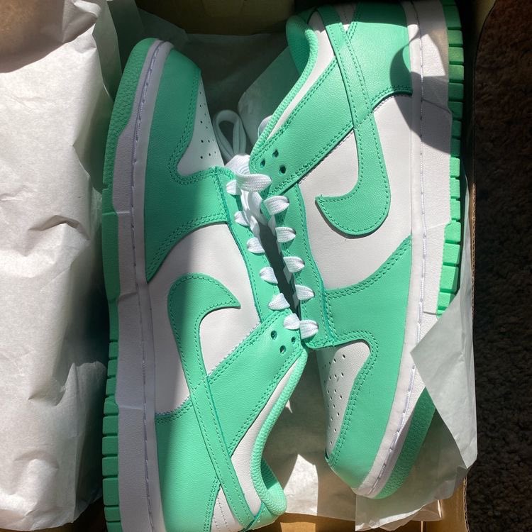 lylia_03's tweet photo. Nike Dunk Low “Green Glow”🔫🍀
#ファッション 
#ファッションスタイルシート交換 
#ファッションお直しの日 
#スニーカー
#スニーカーダンク 
#スニーカー買うならスニダン 
#スニーカー女子 
#いいねした人全員フォローする 
#フォロー���し https://t.co/y9AxjbpMIc