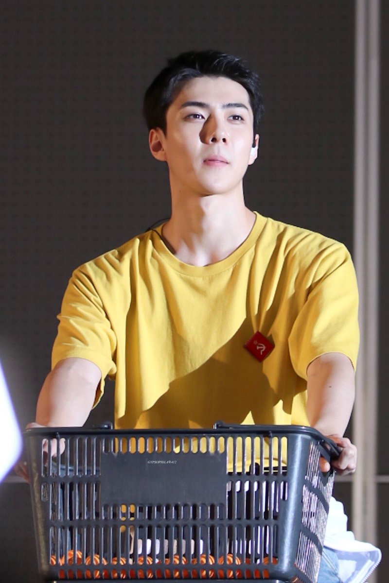 sehunpicture's tweet photo. #세훈 #SEHUN https://t.co/KZELtY0MhH