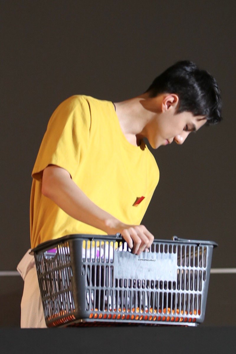 sehunpicture's tweet photo. #세훈 #SEHUN https://t.co/KZELtY0MhH